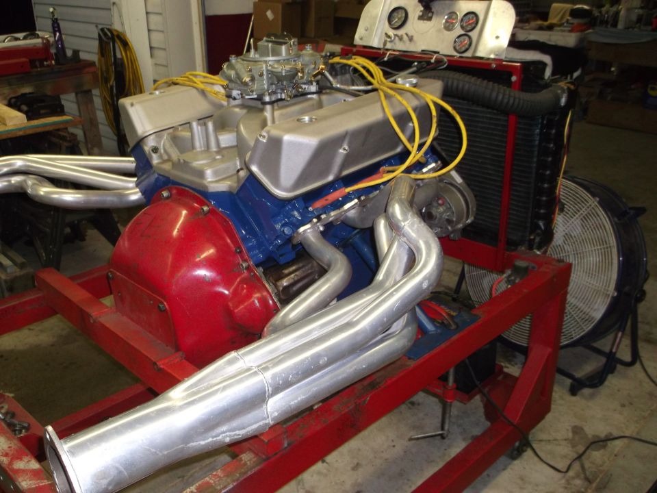 Engine on a stand with headers and a carburetor