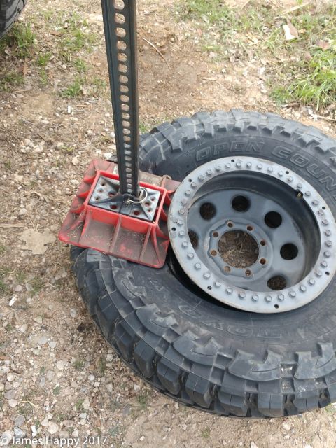 1989 Ford Bronco - hi lift jack to break the old bead.