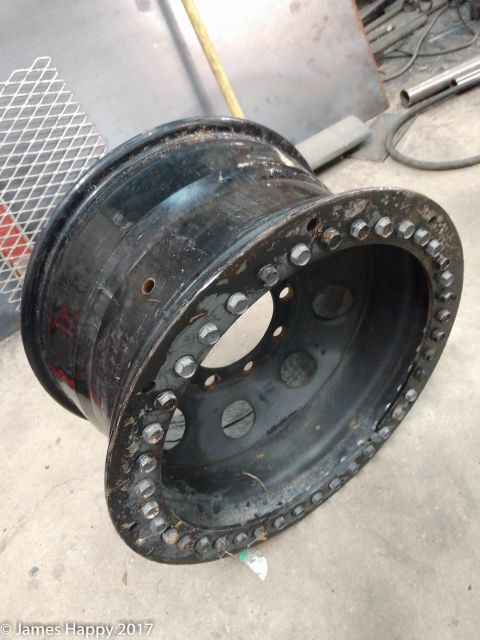 1989 Ford Bronco - rims were in good shape inside. cleaned them with a rag and water before mounting.