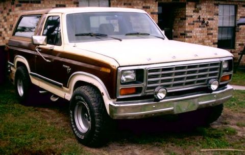 1980 Ford Bronco - This Ford Bronco has a distinctive grille and headlight design, indicating an earlier model year than claimed.