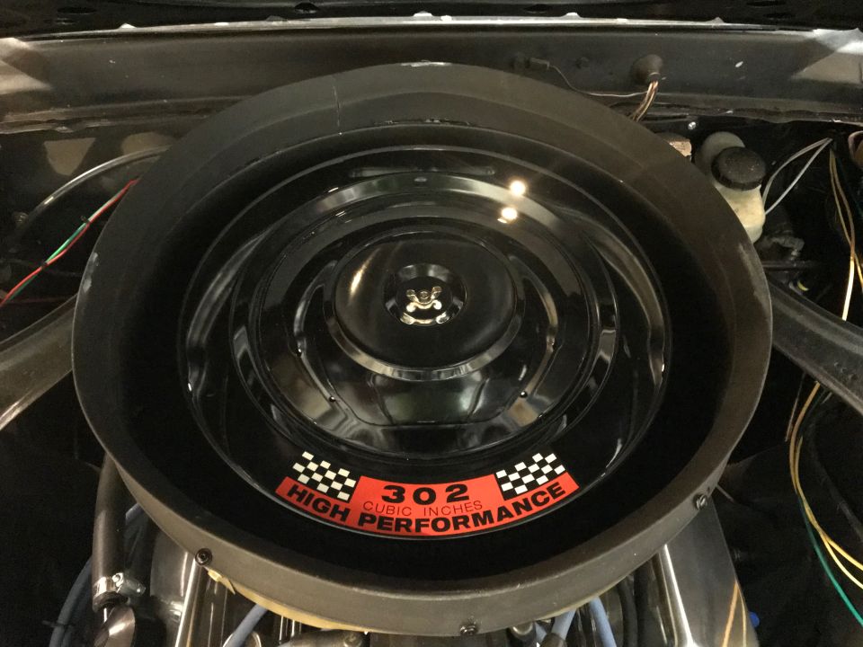 Engine air cleaner assembly with '302 CUBIC INCHES HIGH PERFORMANCE' sticker