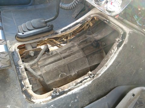 1992 Ford Bronco - Interior view of a truck's transmission tunnel, revealing the gearbox and associated components.