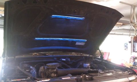 1995 Ford Bronco - Underhood Lighting