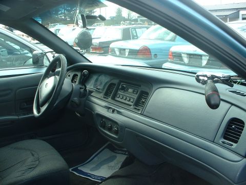 1999 Ford Crown Victoria - Front interior pic of the '00.