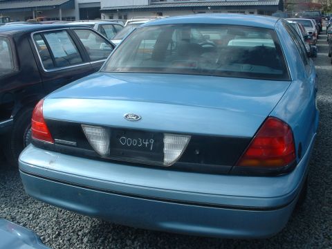 1999 Ford Crown Victoria - The taillights don't match on the '00. The driver side has an all red tailligh, while the passenger side has a red w/amber taillight.