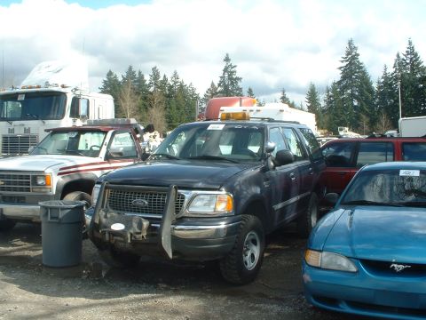 1999 Ford Crown Victoria - Another pic of the Expedition.
