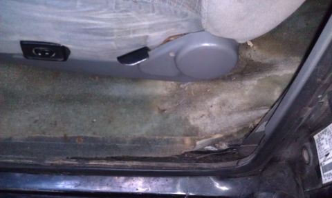 1995 Ford Bronco - Stale carpet