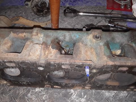1985 Ford Bronco - Extra hole on a C8TE head.
