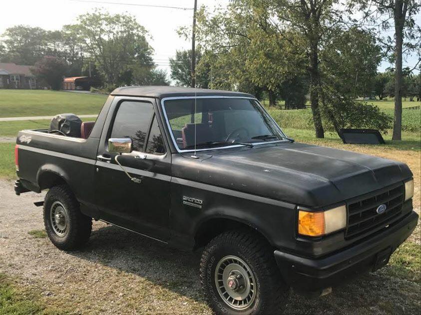 1989 Ford Bronco “Lucy”