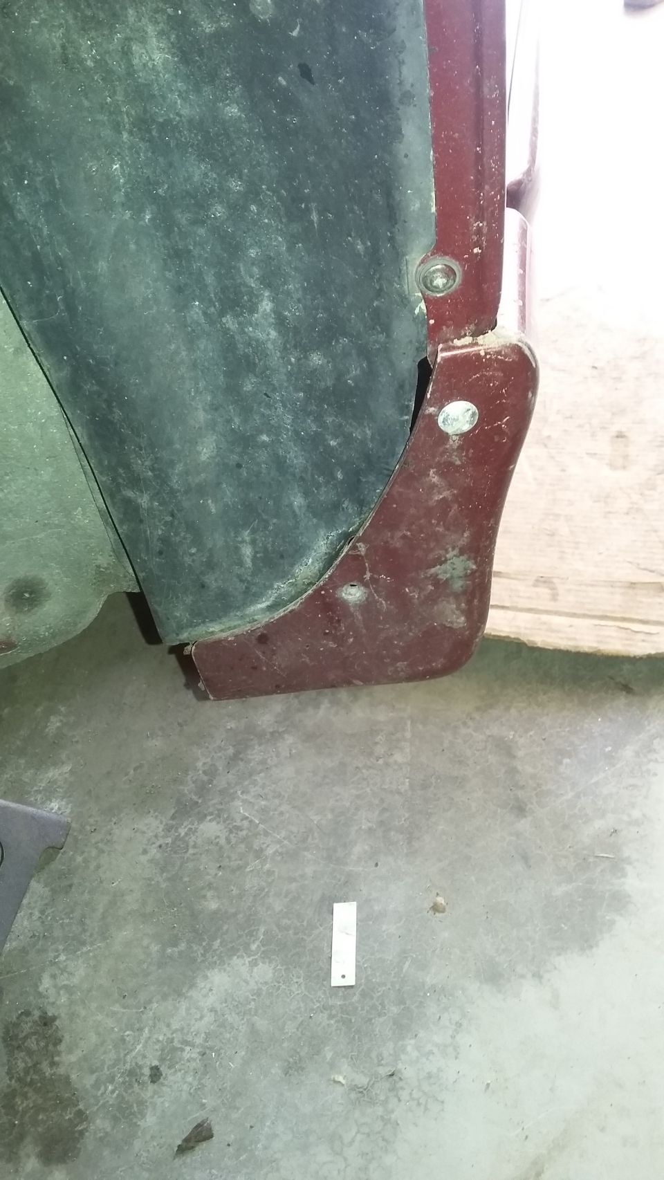 Maroon fender flare and black wheel well liner