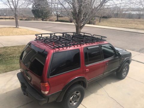 2000 Ford Explorer - This 2000 Ford Explorer is equipped with a large roof rack, suitable for camping gear.