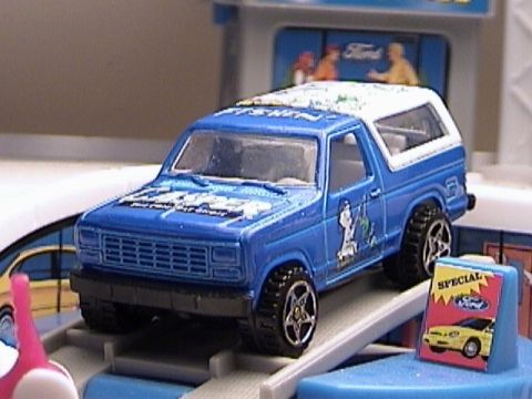 1979 Ford Bronco - This 1979 Ford Bronco toy car features Snoopy graphics and a white removable top.