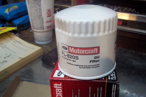 1995 Ford Bronco - Motorcraft FL-820S oil filter and its packaging.
