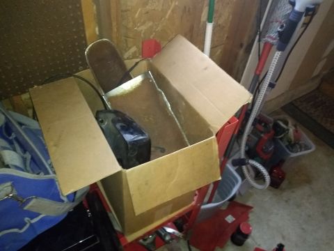 1982 Yamaha Virago - Parts such as plastics and fenders. Very rusty underneath, will need painting. I'm thinking about doing tan bedliner on the fenders.