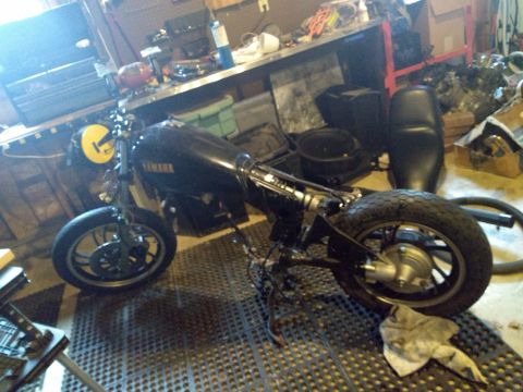 1982 Yamaha Virago - I bought the bike without the wheels or gas tank attached, this is the first pic with them attached.