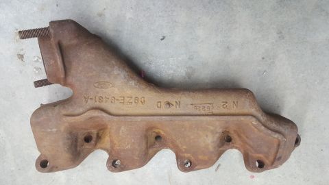 1973 Ford Mustang - This exhaust manifold features a Ford logo and part number D9ZE-6481-A, but does not match the 1973 Mustang claim.