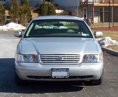 2002 Ford Crown Victoria - This 2002 Ford Crown Victoria is shown from the front, its distinctive grille and headlights.