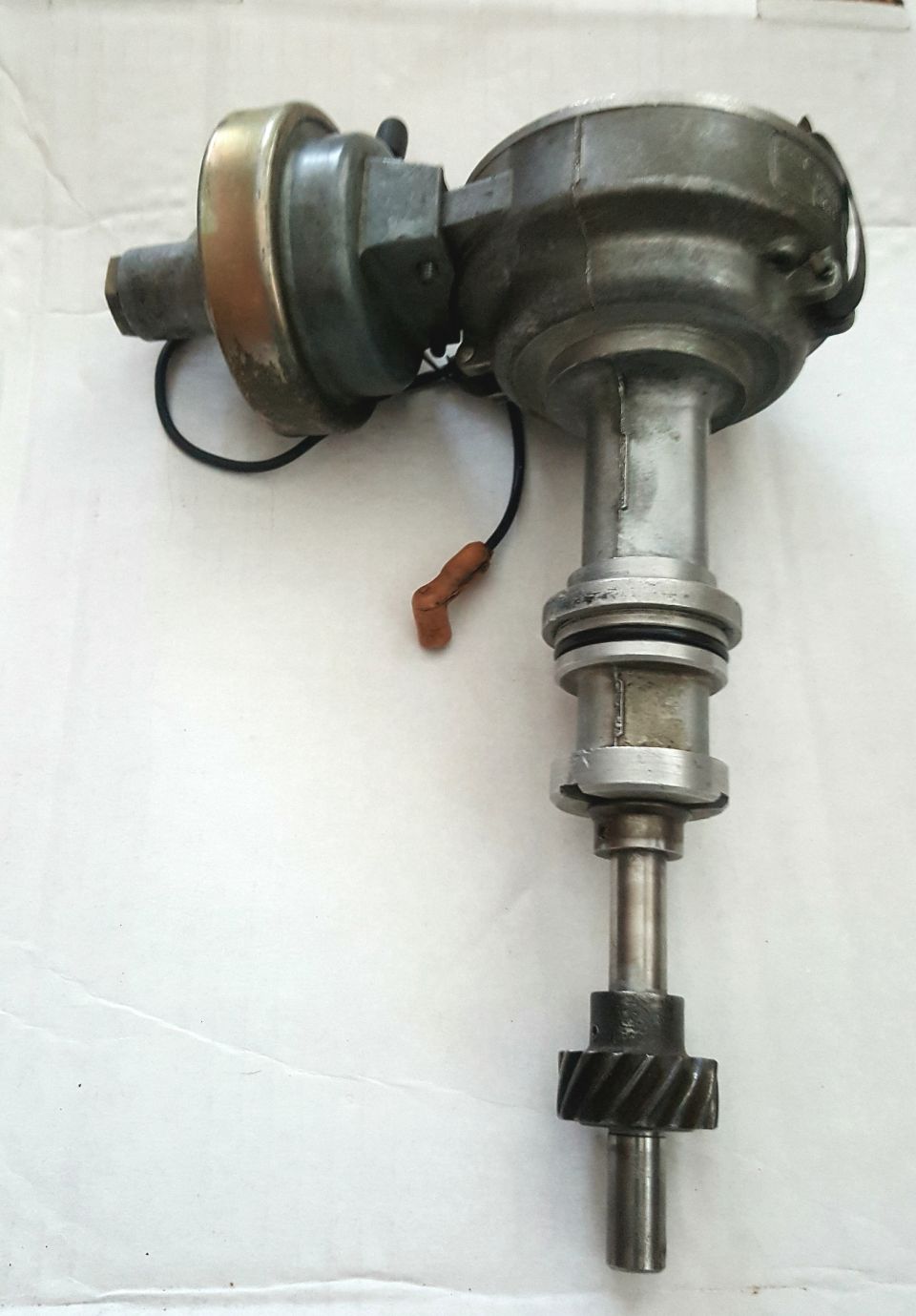 Automotive distributor with gear