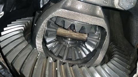 1996 Ford Bronco - Now, once the last bolt is out we can swing the 3rd member away from the TTB and expose the guts. Before we can finish removing it altogeth…