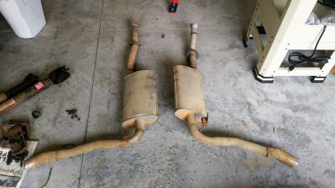 1969 Ford Bronco - Dual side exhausts (front of rear tires)