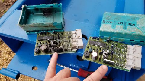 1995 Ford F-150 - At almost 180Kmi, the ADM has been screeching intermittently, and it stunk. It has apparently been trying to burn its protective fuse for a…