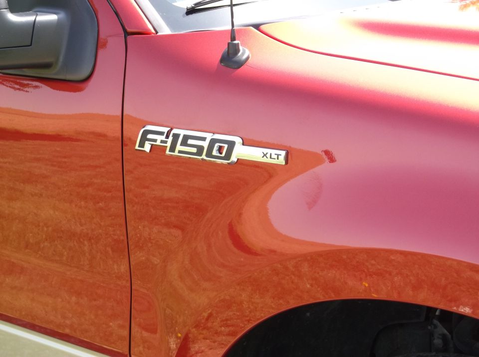 Red 2008 Ford F-150 XLT fender badge