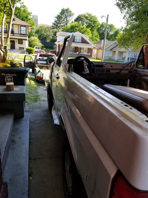 1996 Ford Bronco - The carcass is ready to roll gently down the hill onto the trailer.