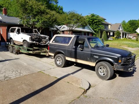 1996 Ford Bronco - Loaded & ready to roll!