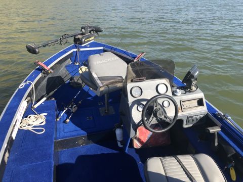 1992 Tracker Pro “Pro Deep V16”