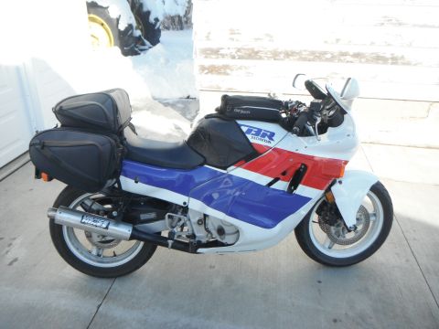 1989 Honda CBR600F - This 1989 Honda CBR600F is equipped with saddlebags and a tank bag for touring.