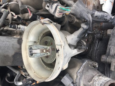 1996 Ford Bronco - Engine distributor cap and rotor assembly shown in detail.