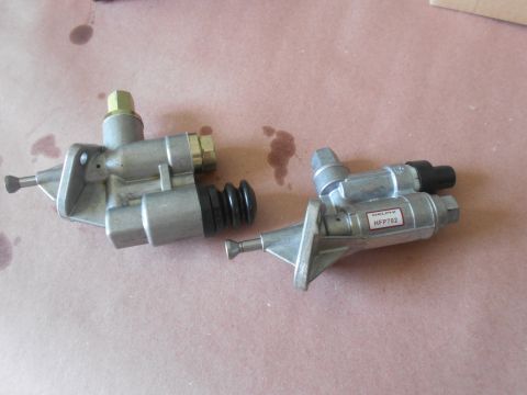 1992 Ford Bronco - Two fuel pumps are shown, one with black bellows and the other with a label reading HFP702.