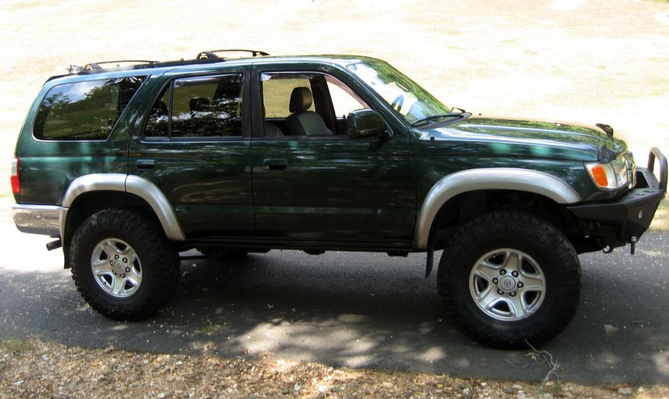 Green 2002 Toyota 4Runner side view with aftermarket bumper