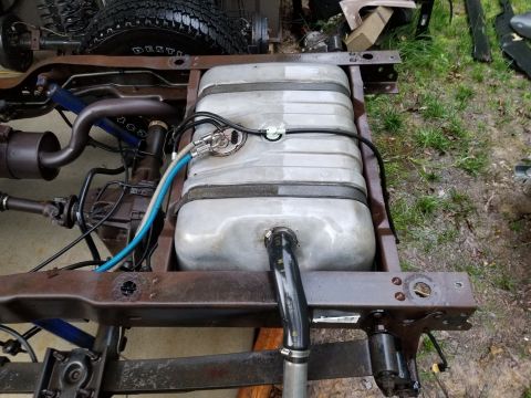 1996 Ford Bronco - Tank & axle LHS just after pressure-washing. Before: [url=https://www.supermotors.net/registry/media/1133867] https://www.supermotors.net/g…