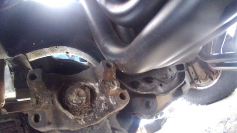 1990 Ford F-250 - my original headers were Hedman long tube headers that defiantly interferenced with the frotn driveshaft. so this time i took a gamble and…