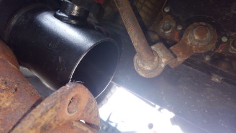 1990 Ford F-250 - the collectors also point right at the shift linkage of the trans. this may be an issue. if i decide to keep the header i can cut and short…