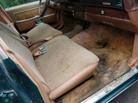 2001 Ford Crown Victoria - Interior of a 1989 Chevrolet Caprice, showing the front seats and dashboard.