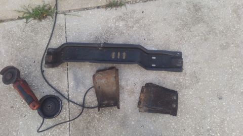 1990 Ford F-250 - this is the stock crossemember of the F250. it was originally for a 4x4 AOD and all i did was move it back an inch or so for the 4R70W swap…