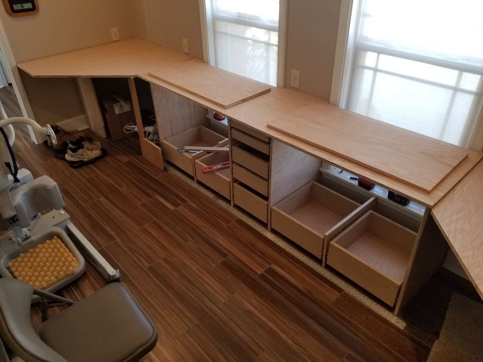 Now that my leg is healed, I'm starting to think about the desk again.