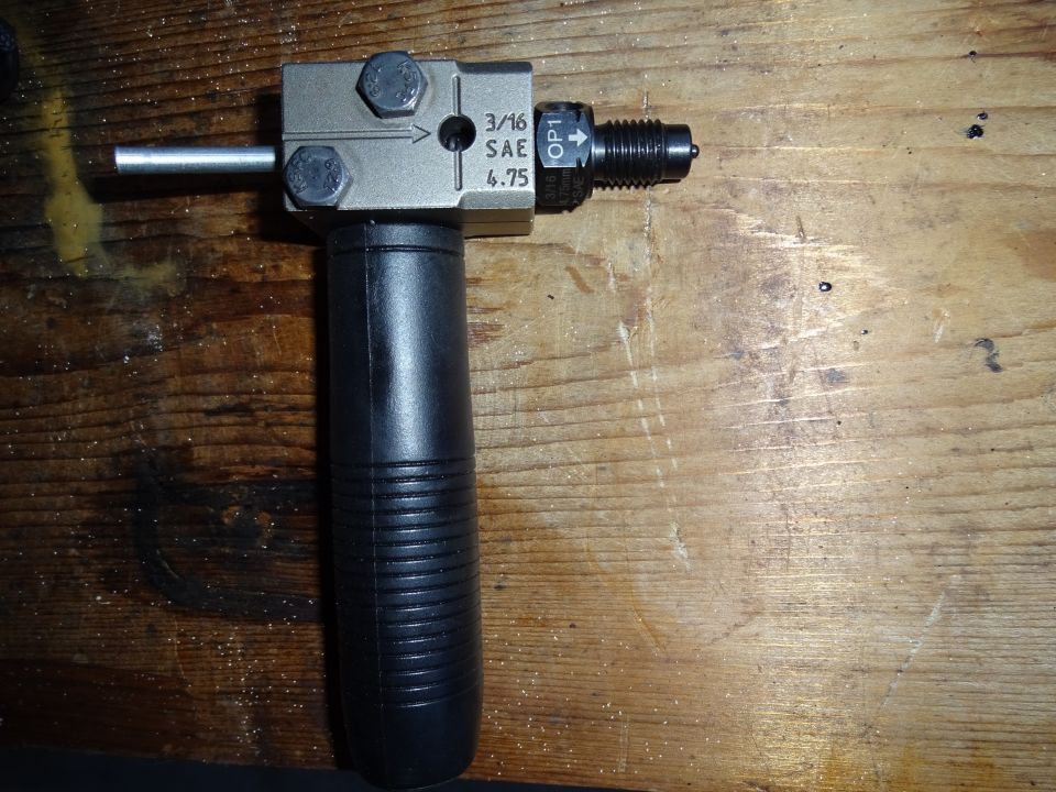 Flaring tool with 3/16 SAE 4.75 markings