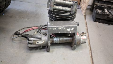 1995 Ford Bronco - Electric winch with visible model number XD9000, sitting on a concrete floor.