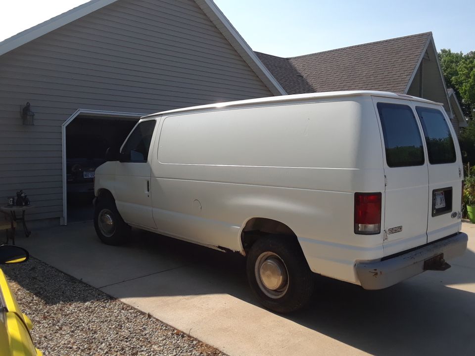 1999 Ford E250 in 2018