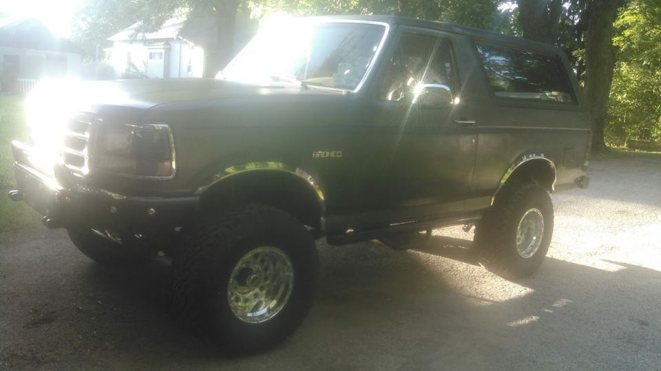 1992 Ford Bronco “Street Queen”
