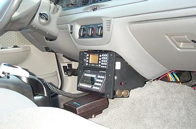 2001 Ford Crown Victoria - Aftermarket police radio console installed in a 2001 Ford Crown Victoria.