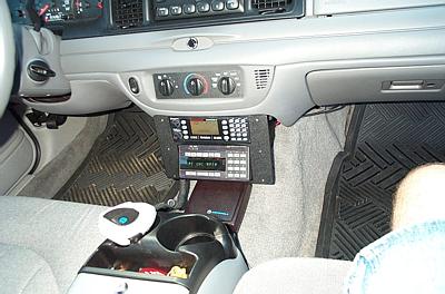 2001 Ford Crown Victoria - Interior view of a 2001 Ford Crown Victoria, highlighting the center console with mounted police communication equipment.