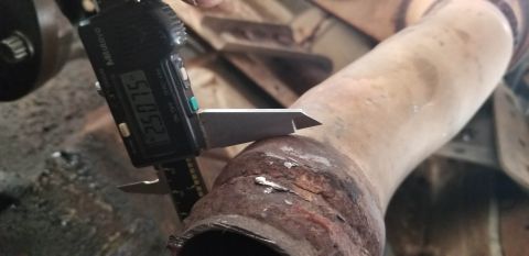 1996 Ford Bronco - Muffler Inlet Measure External
