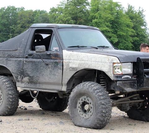 1989 Ford Bronco - This modified Ford Bronco appears to be from the late 1980s, not a 1989 model.