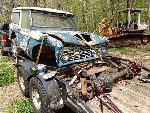 1969 Ford Bronco - Loaded up with an 05 F250 Dana 60, about to head back from Memphis to Little Rock