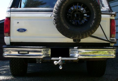 1992 Ford Bronco - Rear bumper LEDs as reverse/auxiliary (TBD) lights; one down, one to go.