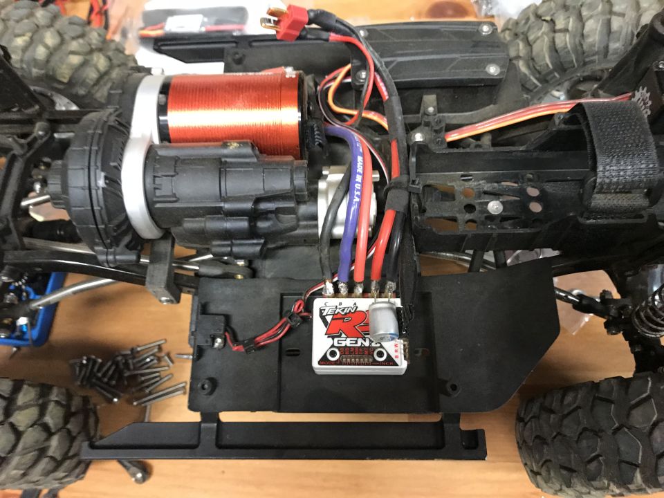 RC car chassis with Tekin R/G Gen ESC and orange motor